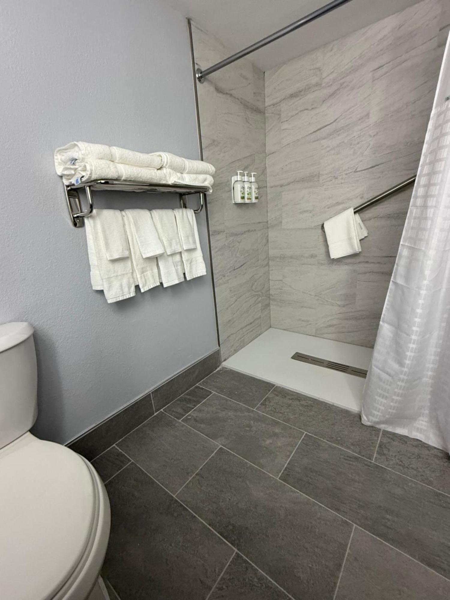 Baymont By Wyndham Batavia - Darien Lake Rum bild